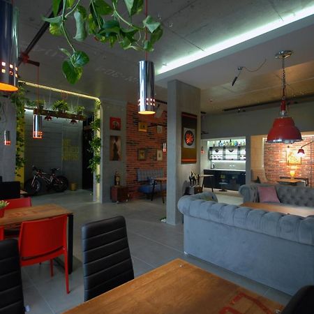 Cubby Hotel Лвив Екстериор снимка