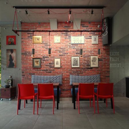 Cubby Hotel Лвив Екстериор снимка