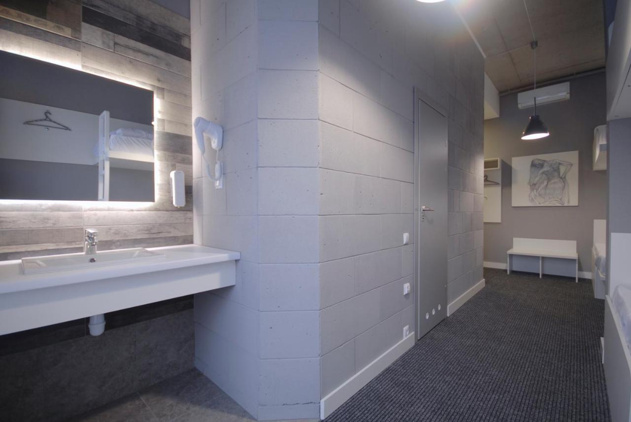 Cubby Hotel Лвив Екстериор снимка