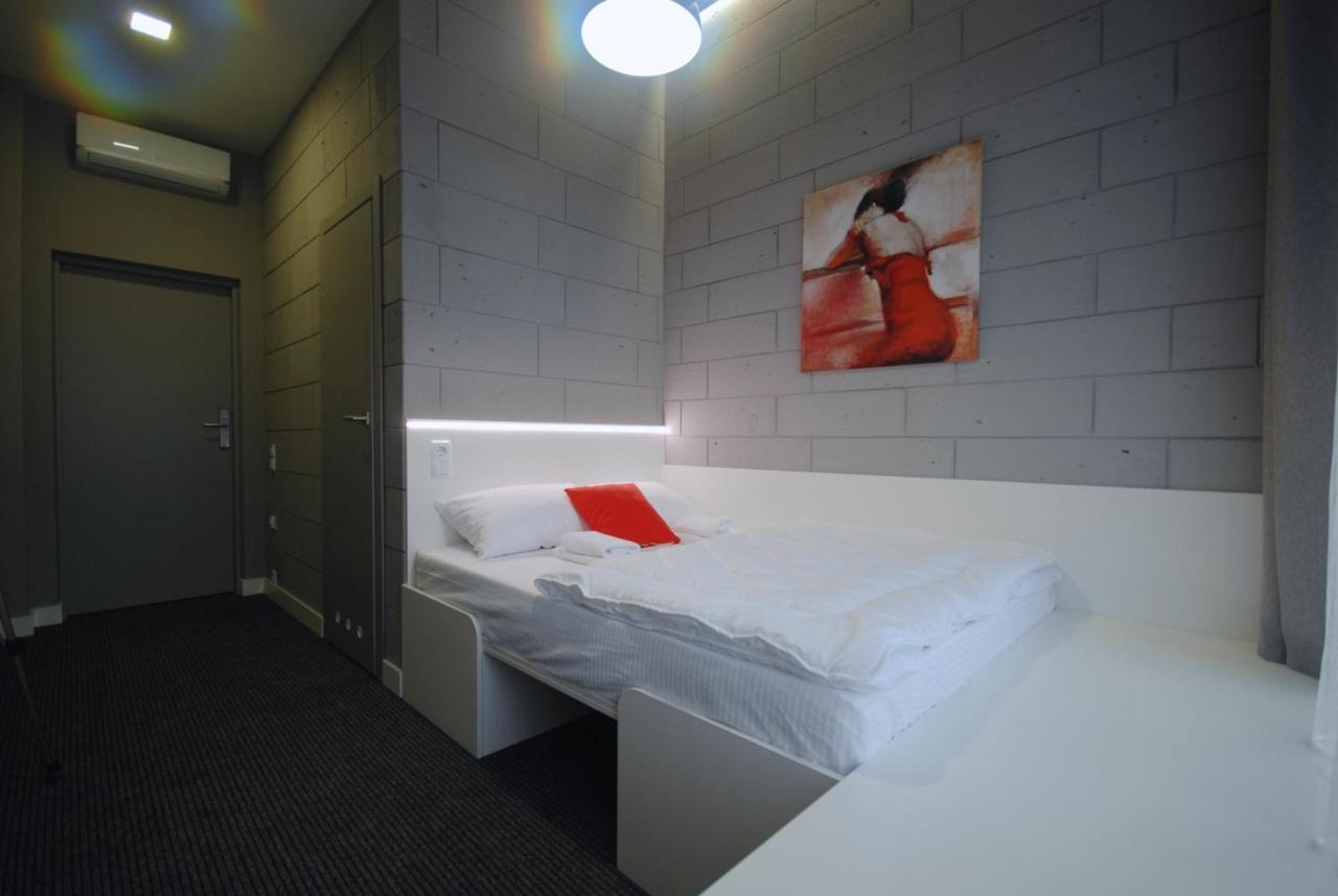 Cubby Hotel Лвив Екстериор снимка