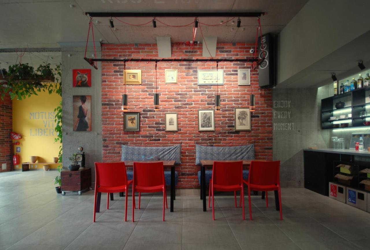 Cubby Hotel Лвив Екстериор снимка