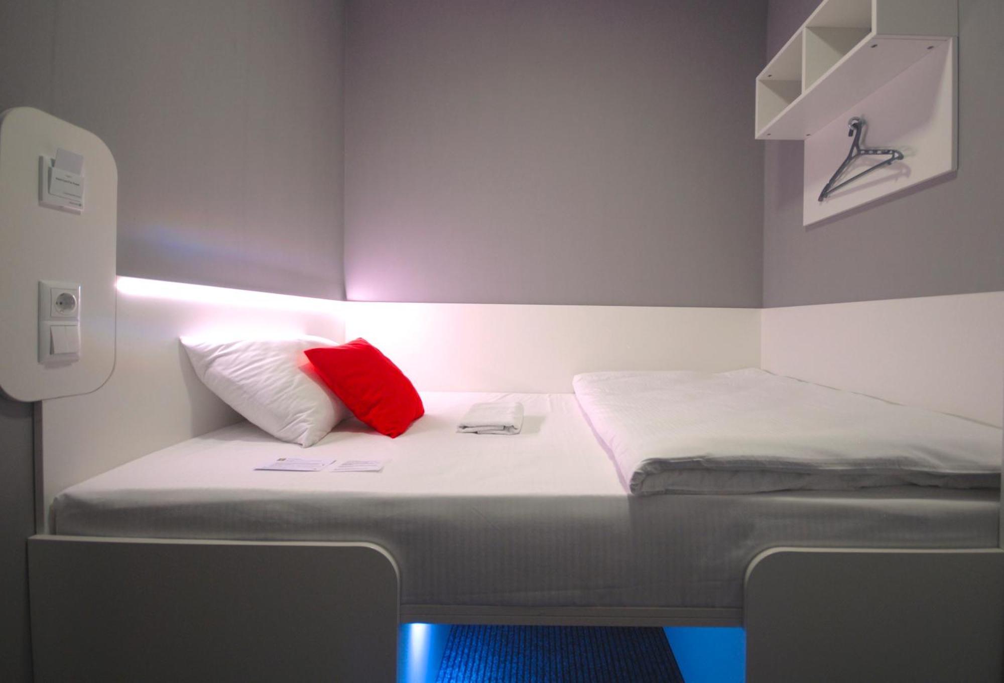 Cubby Hotel Лвив Екстериор снимка